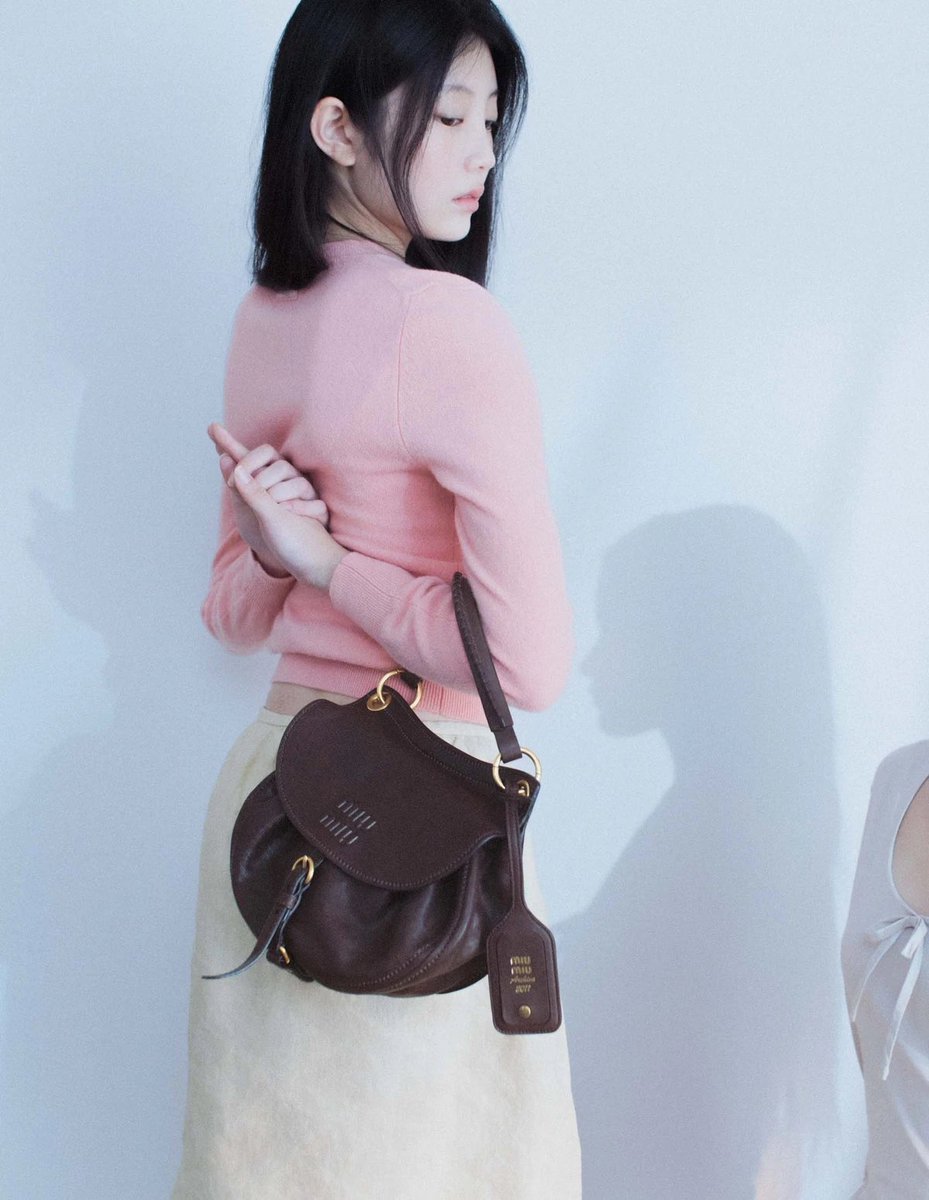 twoonehee's tweet photo. GINZA MAGAZINE #원희 #이로하 https://t.co/dcCeT61VmP