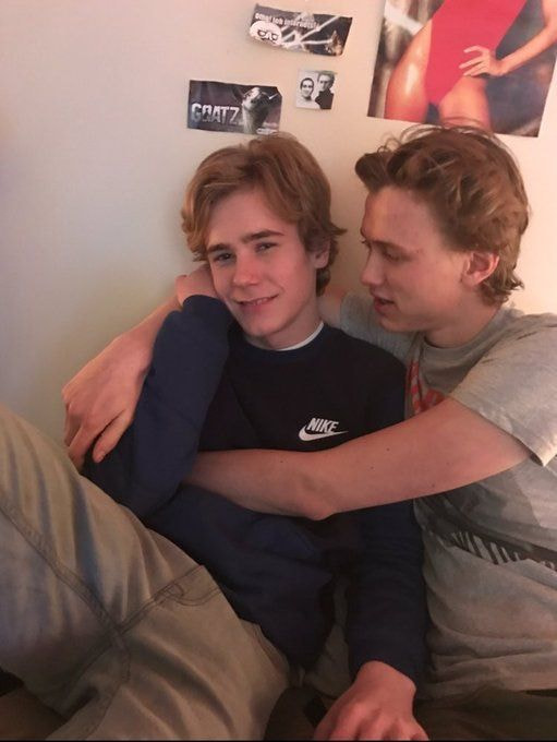 liveterna661337's tweet photo. Eskild : Look at these two! 
Linn : Is Isak also gay now??? 
Linn : How did you do that Eskild 
Noora : You two are hot 
Linn : Yeah 
Isak : Don’t post it anywhere. We’re not official or anything 
Eskild: Nono of course not https://t.co/Os3y6WoymU