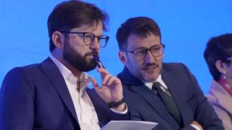 SebastianRochaZ's tweet photo. 🔹Mientras el Ministro @louisdegrange negoció con las concesionarias un 25% de rebaja en la Autopista Central en horario punta.

El señor Diego Pardow nos mantuvo oculto un error en el cálculo de tarifas eléctricas que generó cobros indebidos por miles de millones de dolares. https://t.co/x8AhzDi6MW