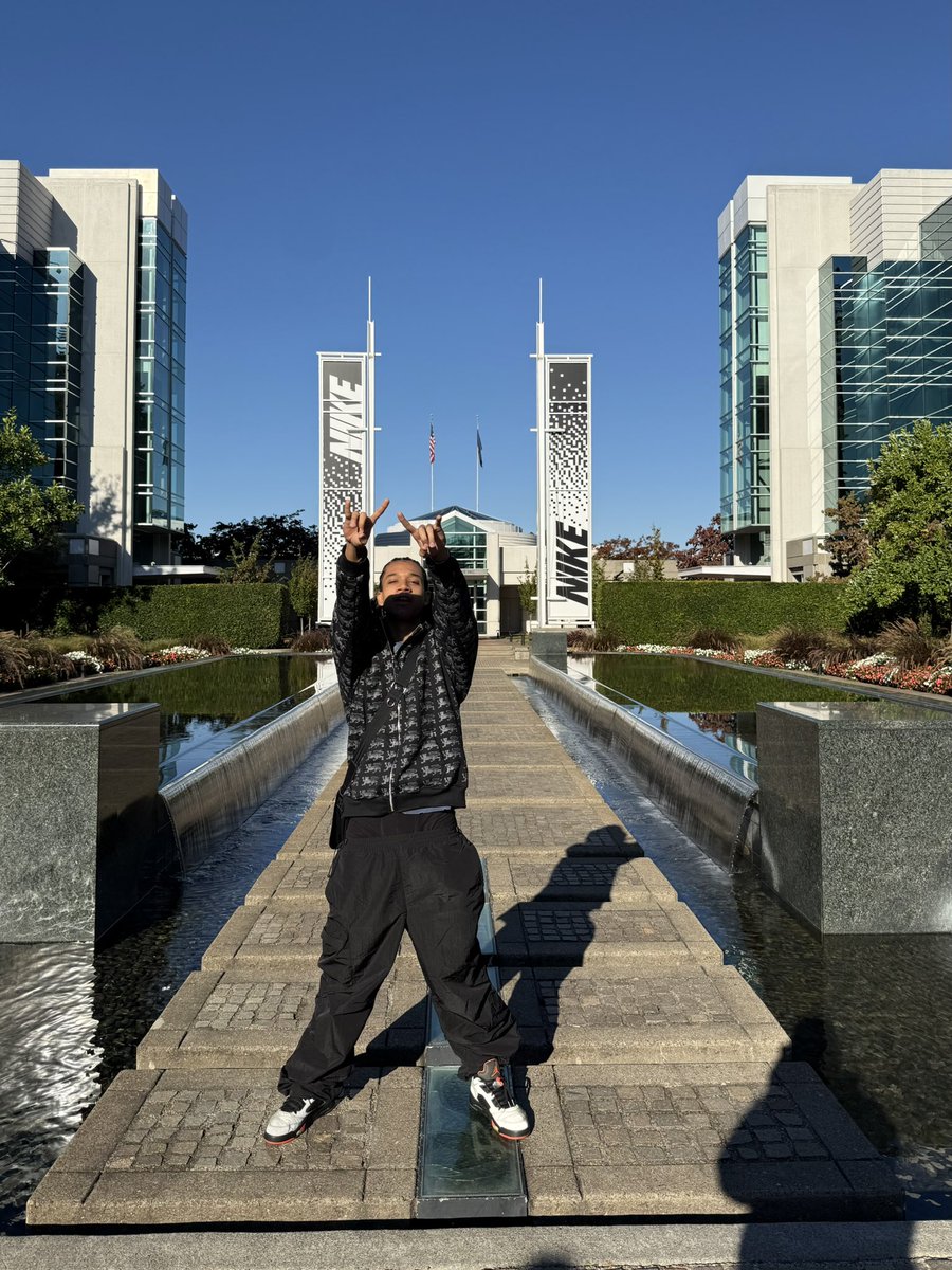 whodatmig's tweet photo. Nike World Headquarters . 
A Nova Ordem na América Latina . https://t.co/DQVYfYfExQ