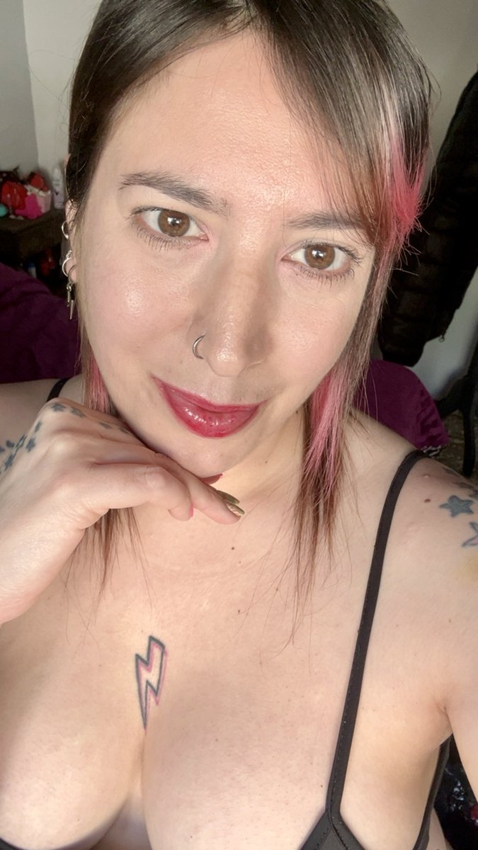 StarGoddesva's tweet photo. Do you know what's the best thing that can happen to my submissives? You have a goddess like me 👑 https://t.co/25EojCiBG5