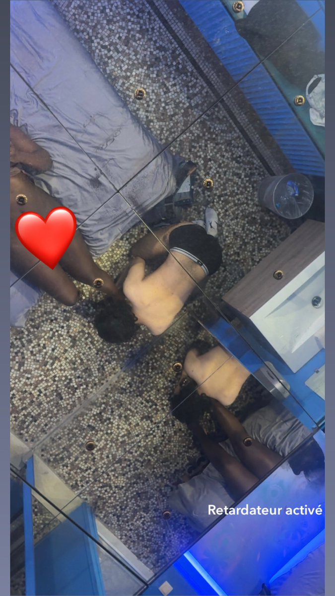 RosaDominas's tweet photo. Je m’amuse bien avec mes esclaves #feetfetısh #soumis #pieds #fetichistes #BDSM https://t.co/D0ujUpV2rO