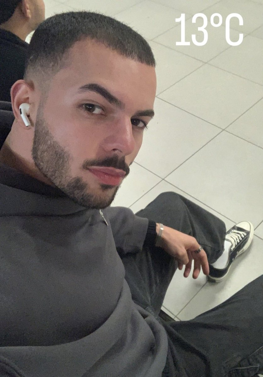 xcxeddy's tweet photo. ele é gostoso e bonito SIM https://t.co/fskzExjPhG