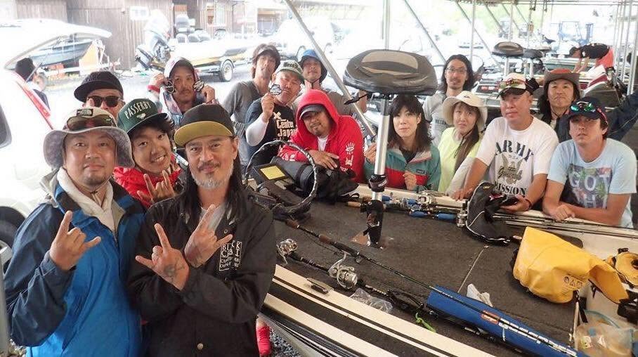 ees_aki's tweet photo. This is a very important notice, so I am making two posts in both Japanese and English.
Dennis Pepa is the former bass player of Death Angel.
I respect him so much, and he gave a big influence to my life.
I don't even know how many times I wore a Death Angel T-shirt on stage. https://t.co/9hOf8iGuYG