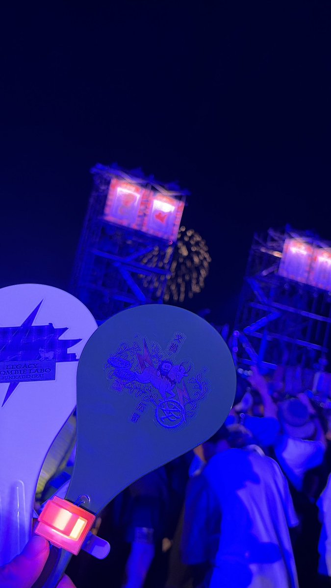 Nqh110z's tweet photo. 10/11 ずっと真夜中でいいのに。LEGACY ZOMBIE LABO「文禍伝雷」 ②

当初よりもタイトになったスケジュールの中会場に到着したのは夕方5時前！！間に合ってよかった…
あっという間に終わったけど奈良だからこそできる演出、そして音を浴びれて最高の1日でした！！

#文禍伝雷
#伝雷 https://t.co/GvsUqsKfpF