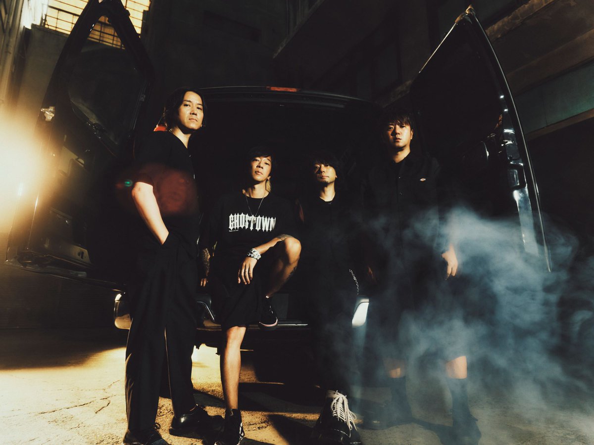 ponycanyon's tweet photo. #ELLEGARDEN、新曲「Everything I Need」をサプライズゲリラリリース！新アーティスト写真も公開！
https://t.co/AC3eqIXrhC https://t.co/REQjSfW89r