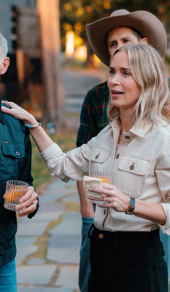 badpostblunt's tweet photo. Emily Blunt at her friends wedding anniversary celebration last week. https://t.co/dyVIIGwpmA