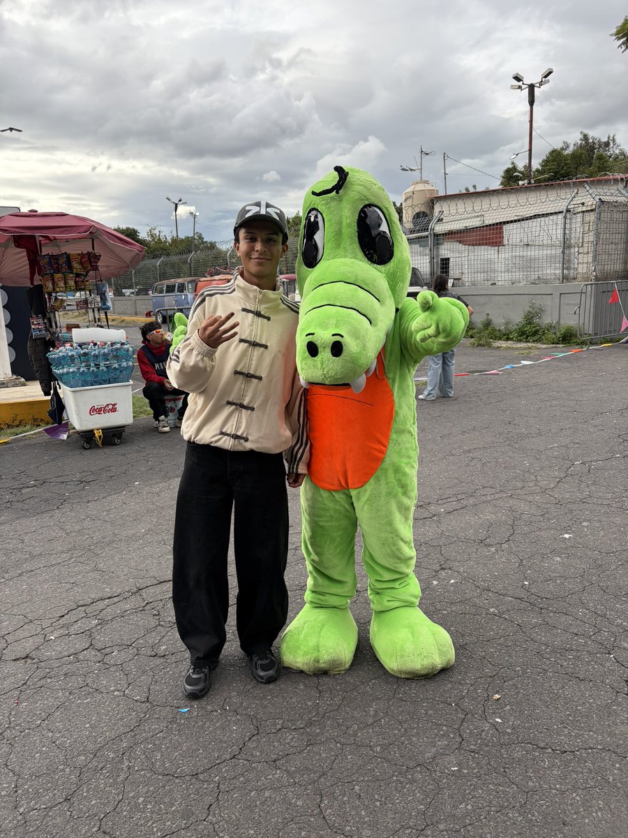 cxrmnnu's tweet photo. El coco y yo cambiamos nuestro estado de jodidez ￼😳 https://t.co/l8xRoFJ5Zo