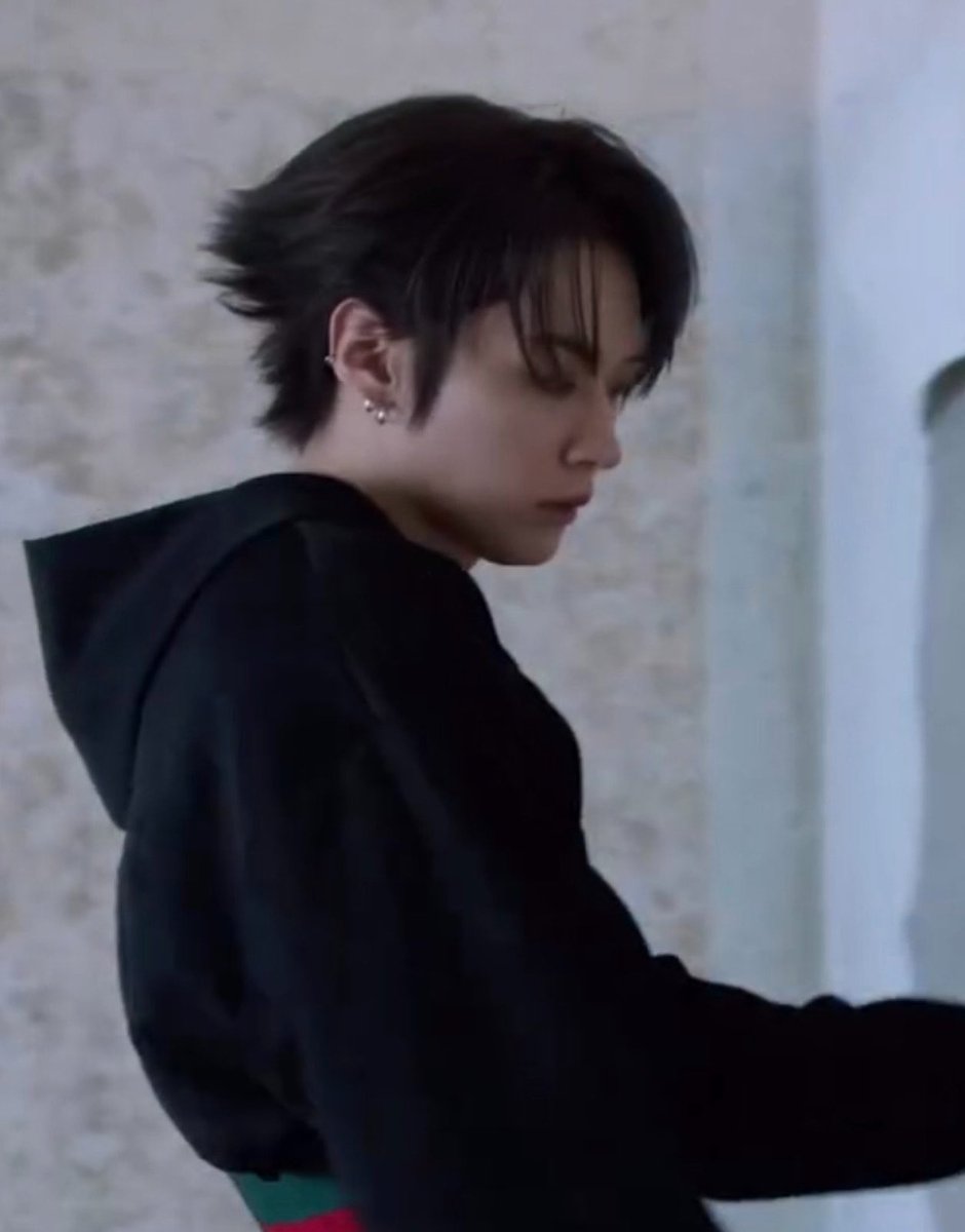 userlinoring's tweet photo. wait 😭😭 his little sasuke hair https://t.co/IHPcwaQFsp