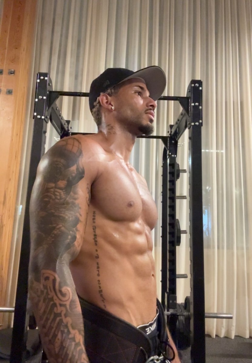 RomeoJS_77's tweet photo. Who tryna go round after round… in the ring https://t.co/Up5GHXDNi7