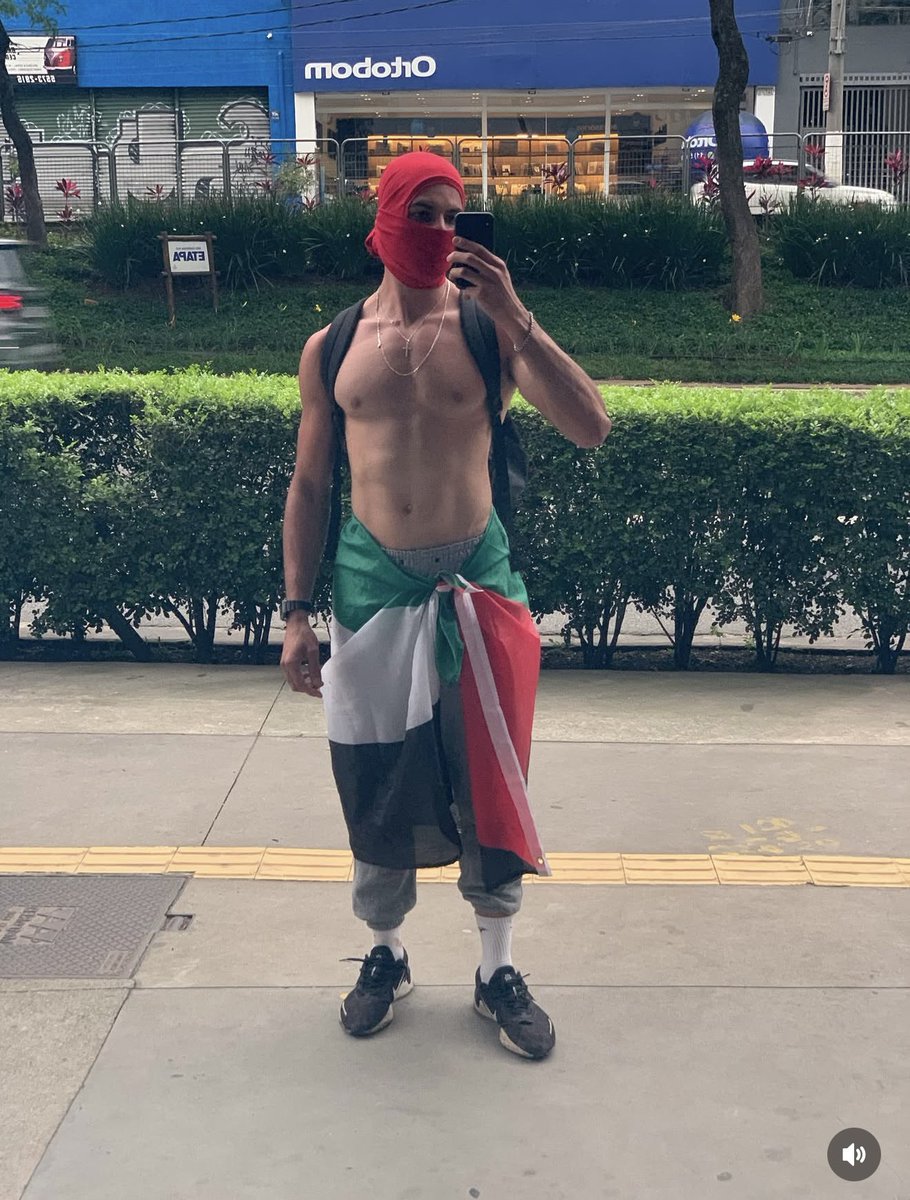 LuKAnjosG's tweet photo. O gostoso da manifestação abriu o insta, e sim, além de gostoso ele é muito lindo https://t.co/yKEsGLzFx4