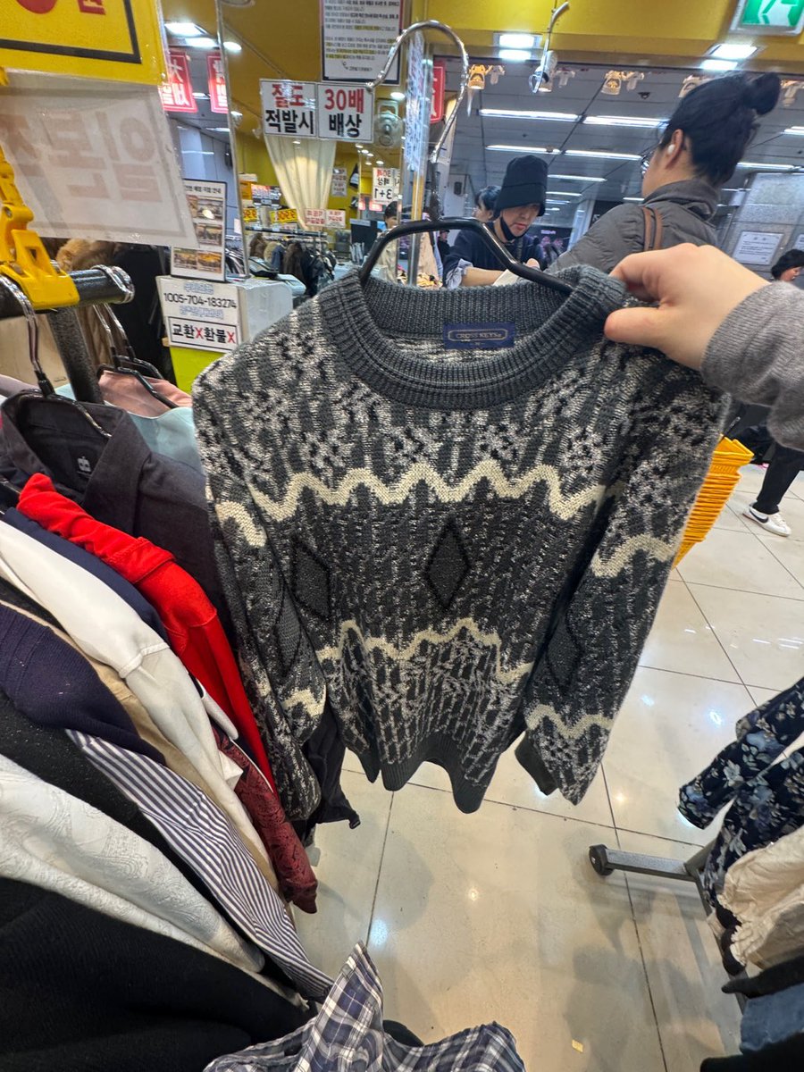 iluvgalbi's tweet photo. 고속터미널역 지날 때마다 방앗간 처럼 들리게되는 곳..
여자옷은 모르겠고 남자옷은 꽤 괜찮던디
어때요?? https://t.co/1MT8Q2nj7E