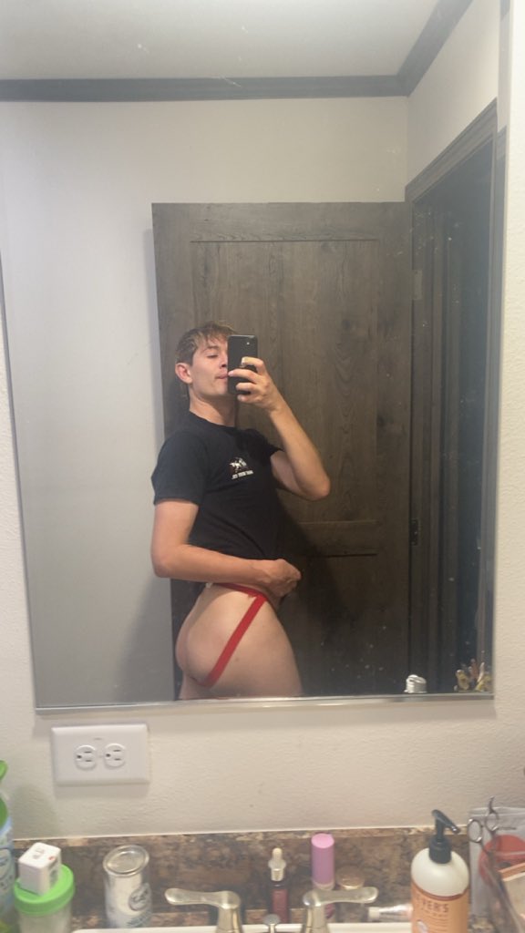jakexriggins's tweet photo. @DaddyKylex @badboibenvi Me next please 😈 https://t.co/0CWIhb6Wky