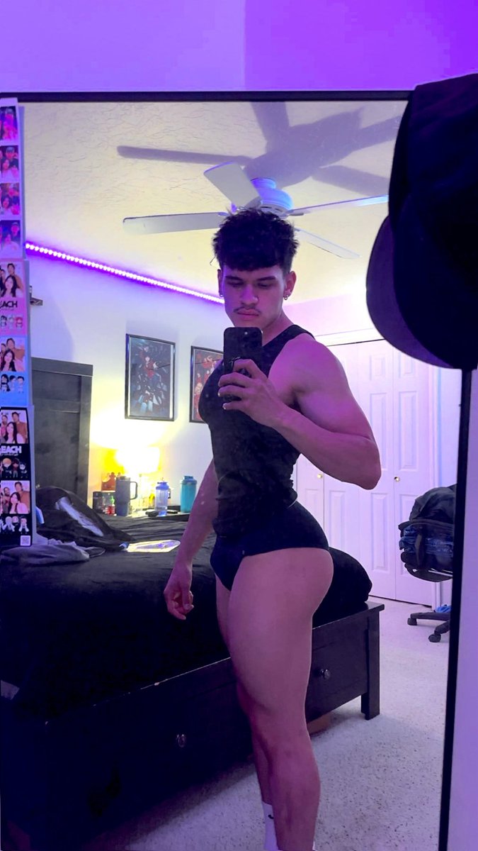Rrologarciaa's tweet photo. Need new Underwear, this shi too tight 🤣 https://t.co/2BqvA6CJv0