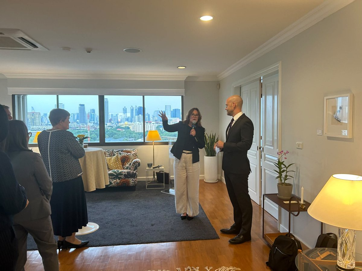 SwedeninTH's tweet photo. Reception for participants of SVRI Forum 2026 (English below)

🤝🏽🏡 เมื่อวันที่ 5 ตุลาคม 2569 สถานเอกอัครราชทูตสวีเดนไ���้ต้อนรับผู้เข้าร่วมการประชุม Sexual Violence Research Initiative (SVRI) Forum ณ ทำเนียบเอกอัครราชทูตสวีเดนในกรุงเทพฯ ในงานเลี้ยงรับรองช่วงเย็น ซึ่งจัดขึ้นร่วมกับมูลนิธิ World Childhood Foundation และภาคีชาวสวีเดนที่ทำงานเพื่อป้องกันความรุนแรงต่อผู้หญิงและเด็ก

🌏👥 เวทีนี้เปิดโอกาสให้นักวิจัย ผู้ปฏิบัติงาน องค์กรภาคประชาสังคม ผู้กำหนดนโยบาย และภาคีระหว่างประเทศจากทั่วโลก ซึ่งเดินทางมายังกรุงเทพฯ ได���มาร่วมแลกเปลี่ยนองค์ความรู้และหลักฐานเชิงประจักษ์ ส่งเสริมการหารือ และผลักดันการดำเนินงานเพื่อป้องกันความรุนแรงด้วยเหตุแห่งเพศและการแสวงหาประโยชน์จากเด็ก

🇸🇪⚖️ สวีเดนให้ความสำคัญ��ับความเท่าเทียมทางเพศและการคุ้มครองผู้หญิงและเด็กมาอย่างยาวนาน ทั้งในระดับประเทศและระดับนานาชาติ ขณะที่ประเทศไทยเป็นหนึ่งในประเทศภาคีที่ร่วมงานกับมูลนิธิ World Childhood Foundation มาอย่างยาวนานที่สุด

👑🧡👧🏻 มูลนิธิแห่งนี้ก่อตั้งขึ้นโดยสมเด็จพระราชินีซิลเวียแห่งสวีเดน และดำเนินงานมานานกว่า 25 ปี เพื่อป้องกันการล่วงละเมิดทางเพศและการแสวงหาประโยชน์ทางเพศจากเด็ก พร้อ��ส่งเสริมโลกที่เด็กทุกคนสามารถเติบโตได้อย่างปลอดภัยและได้รับการคุ้มครอง

🙏🏻✨ สถานเอกอัครราชทูตสวีเดนขอขอบคุณมูลนิธิ World Childhood Foundation การประชุม SVRI Forum ศูนย์องค์ความรู้แห่งชาติว่าด้วยความรุนแรงของผู้ชายต่อผู้หญิง (NCK) ตลอดจนผู้เข้าร่วมงานและภาคีทุกภาคส่วนอย่างจริงใจ สำหรับความมุ่งมั่นในการร่วมกันสร้างสังคมที่ปลอดภัยยิ่งขึ้นสำหรับผู้หญิงและเด็ก

──────────

Reception for SVRI Forum 2026

🤝🏽🏡 On 5 October 2026, the Embassy of Sweden welcomed participants of the Sexual Violence Research Initiative (SVRI) Forum to the Residence in Bangkok for an evening reception hosted in collaboration with the World Childhood Foundation and Swedish partners working to prevent violence against women and children.

🌏👥 The gathering brought together researchers, practitioners, civil society organizations, policymakers, and international partners from across the world who have come to Bangkok to advance evidence, dialogue, and action on preventing gender-based violence and child exploitation.

🇸🇪⚖️ Sweden has long placed gender equality and the protection of women and children at the centre of its engagement, both nationally and internationally, and Thailand has been one of the World Childhood Foundation’s longest-standing partner countries.

👑🧡👧🏻 The Foundation, established by Her Majesty Queen Silvia of Sweden, has worked for more than 25 years to prevent the sexual abuse and exploitation of children and to promote a world where every child can grow up safe and protected.

🙏🏻✨ The Embassy of Sweden extends its sincere appreciation to the World Childhood Foundation, SVRI Forum, the National Centre for Knowledge on Men's Violence Against Women (NCK), and all participants and partners for their commitment to building safer societies for women and children.

#SVRIForum2026 #WorldChildhoodFoundation #GenderEquality #ChildProtection #SwedenThailand 🇸🇪🇹🇭💙💛