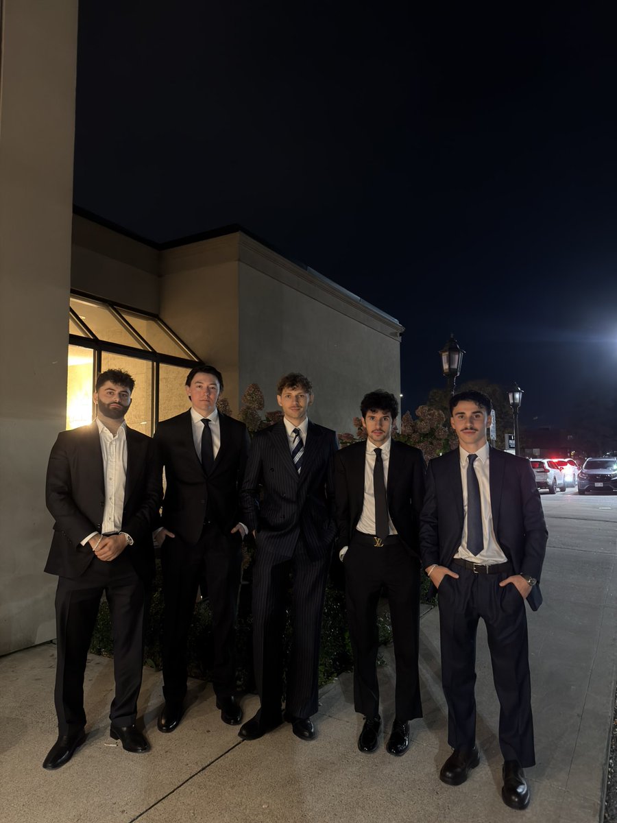 Cookiemanman's tweet photo. Wedding Night 🤵 https://t.co/DgIbZ7PVOE