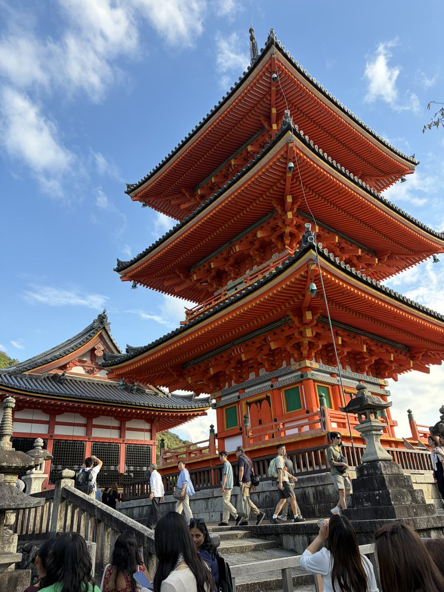 Nqh110z's tweet photo. 昨日は京都観光！！
高校の修学旅行ぶりの清水寺楽しかったぁ https://t.co/WbKbhOUJ26