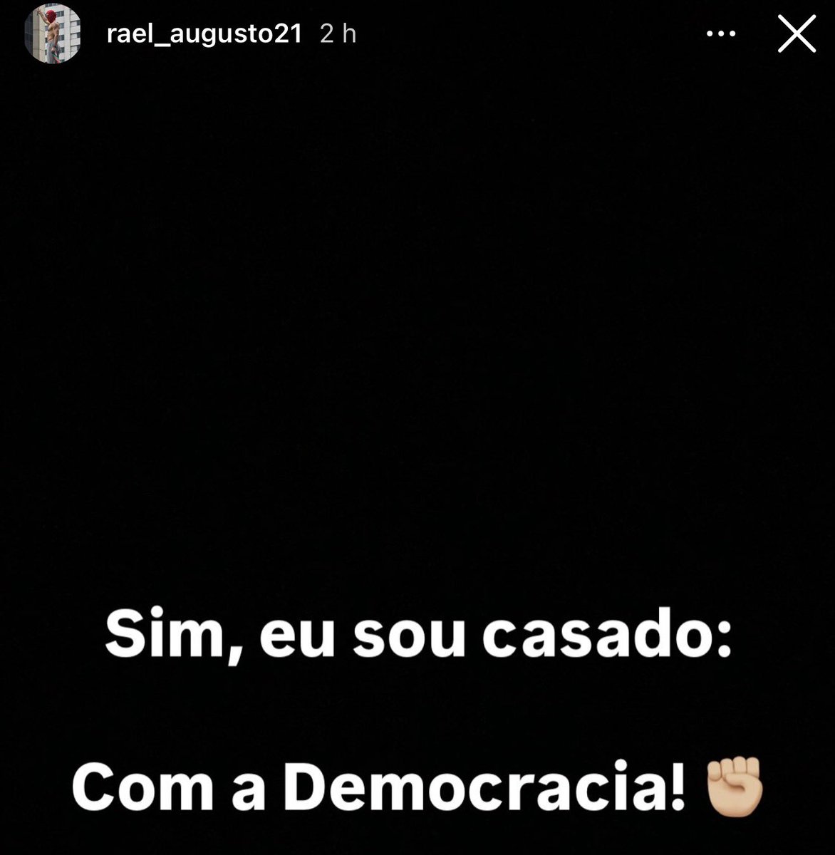 jeffmattias's tweet photo. O gostoso do ato na Paulista apareceu, abriu o insta e anunciou, “SIM SOU CASADO, COM A DEMOCRACIA” 😮‍💨⭐️❤️ https://t.co/gRssI0l53x