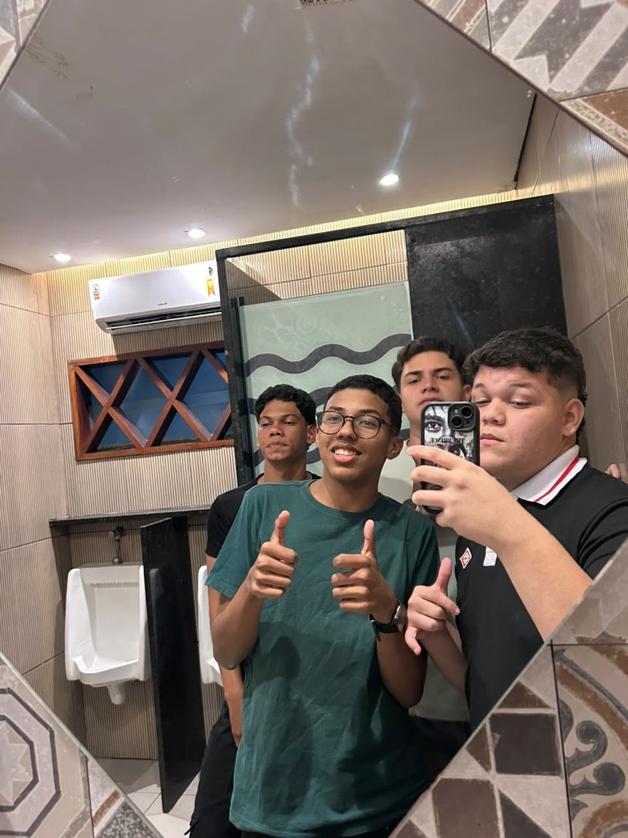 daviwesley09's tweet photo. Consideração que tenho por vocês, nunca vai mudar 🤍🤍 https://t.co/45oxhKouqd