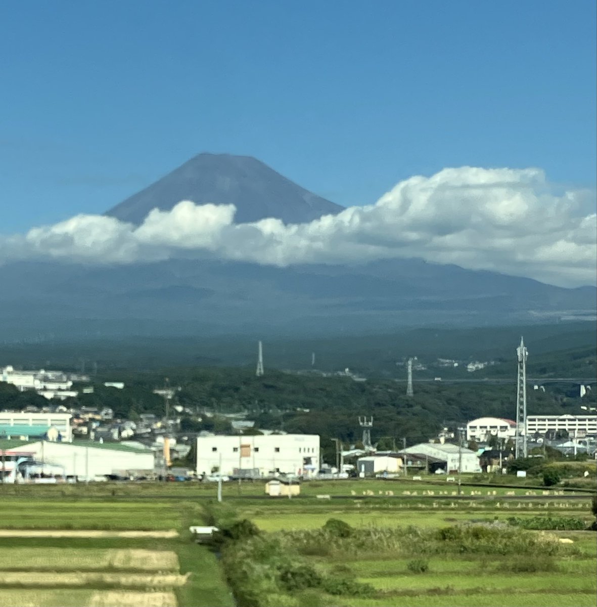230Hokke's tweet photo. 12日間の長旅から戻る
途中の富士山…

なまら癒されます。😊
富士山は最高ですね！

富士山のように！
がんばるべ！😊

今日も笑顔あふれる一日に
なりますように…😊 https://t.co/6wglrCiCgR