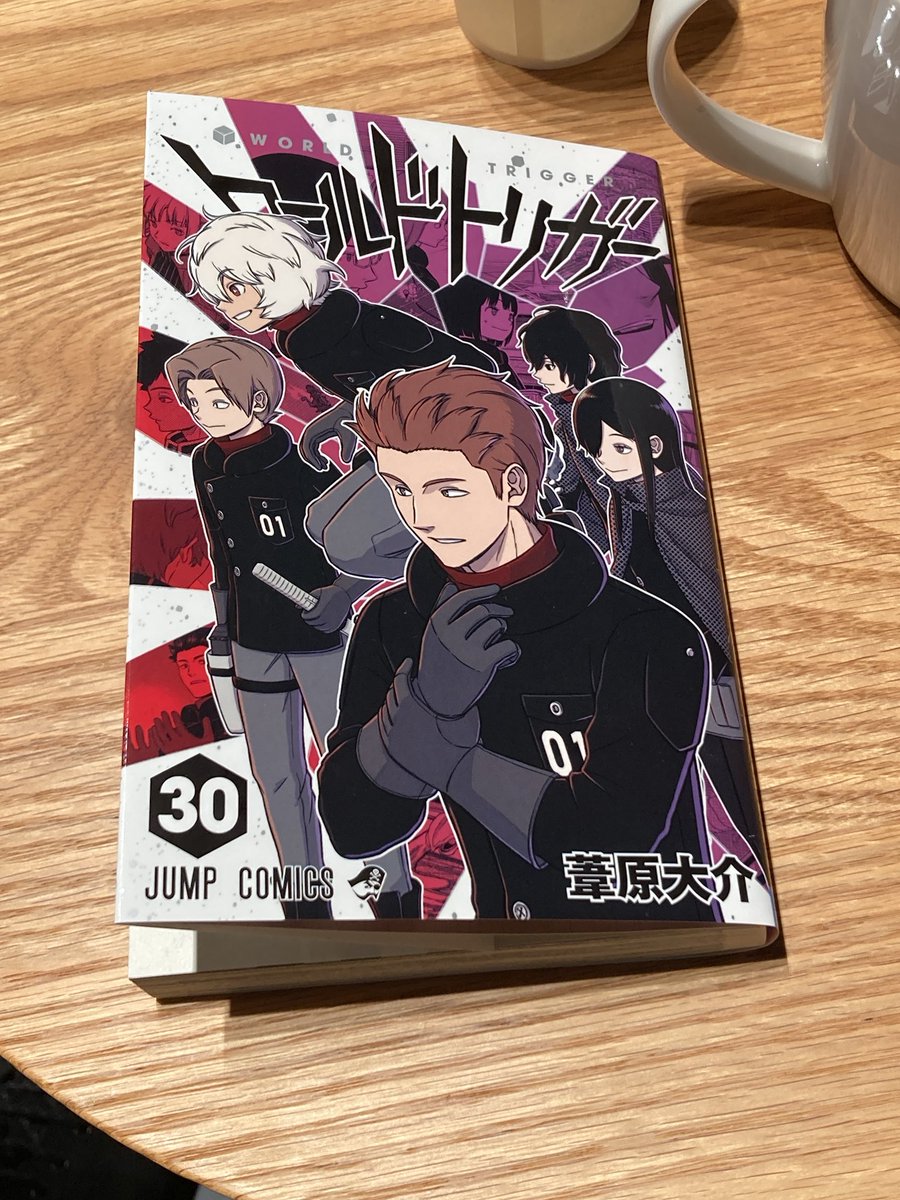 reijinishimura's tweet photo. ワールドトリガー最新刊！

小隊vs小隊で参加キャラ50人超え規模のバトルなのに
ひとりひとりの特性と性格の違いを描き分けながら
ストーリーを読者にわかりやすく提示するその才能に驚嘆します。

カバー裏でウルシマ隊の過去がちょっとだけ明かされた30巻✨ https://t.co/1gt6CGUxXe