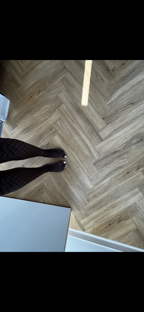 RosaDominas's tweet photo. Suis toute chaude envie d’un bon petit chien de soumis pour réalisé mes fantasmes #feet #moneyslave #fetichistes  #pieds https://t.co/H7dVsfGsUj