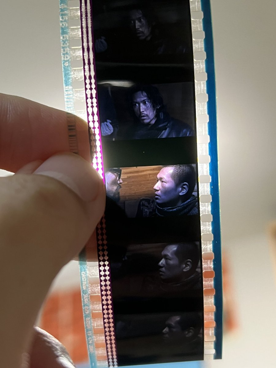 wakamatsu_koji's tweet photo. 10/17 朝9:00 テアトル新宿
若松孝二命日上映『実録・連合赤軍 あさま山荘への道程』
特別入場特典として実際に使用した35mmフィルムをフィルム栞として配布します
全て一品もので絵柄はランダムになります
※絵柄はお選びできません
皆様のご来場をお待ちしております https://t.co/6qNlKrPsuw