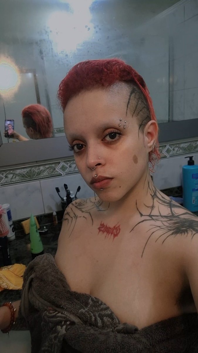 SoftEvilEve's tweet photo. This is me when no wigs or makeup btw. 

How'd you like a findomme with many skins available?

Good night cuties✨️ https://t.co/LAhtDsTMhd