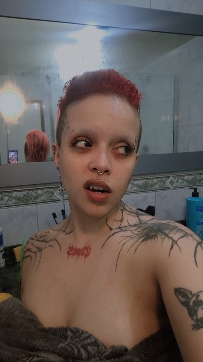 SoftEvilEve's tweet photo. This is me when no wigs or makeup btw. 

How'd you like a findomme with many skins available?

Good night cuties✨️ https://t.co/LAhtDsTMhd