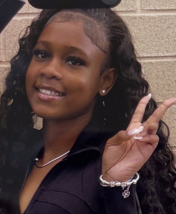 Ohio1ShyGirl's tweet photo. #VIRGINIA   #Chesterfield
JANAE LEE RANDOLPH, 15  MD:10/12/26  #MissingChild ‼️Please Share‼️ ☎️CHESTERFIELD COUNTY POLICE DEPARTMENT (804) 748-1251  
✔️JANAE WAS LAST SEEN POSSIBLY WEARING BLACK PANTS, A RED NIKE HOODIE, A PINK HEADPIECE AND BROWN FUZZY BOOTS FOR SLIDES.
#MissingPerson  #MissingPeople 
https://t.co/ljdHxSoSJV