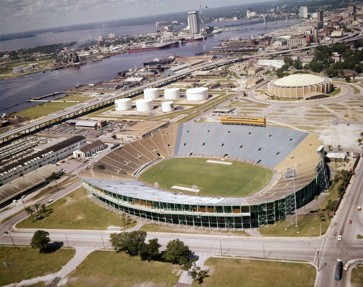 JimGumm's tweet photo. Random Stadiums https://t.co/X0zqoqTwg0