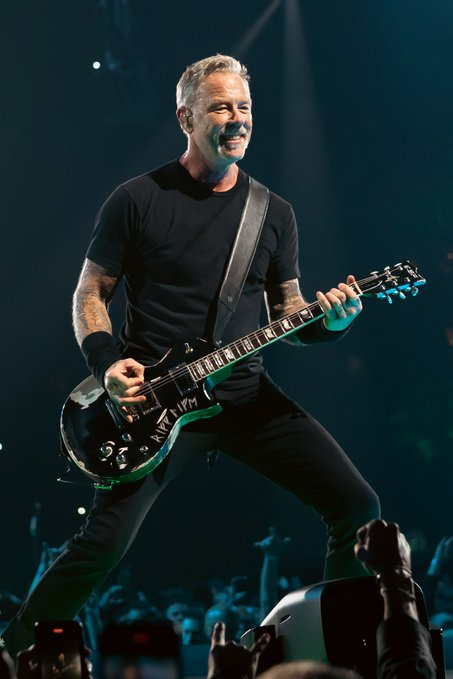 TotumaStereo's tweet photo. Que risa como los zurdos les mueve el cerebro unas frases, malditos acéfalos... 

Totalmente domados por Papá Hetfield! https://t.co/ehfXgigUiU