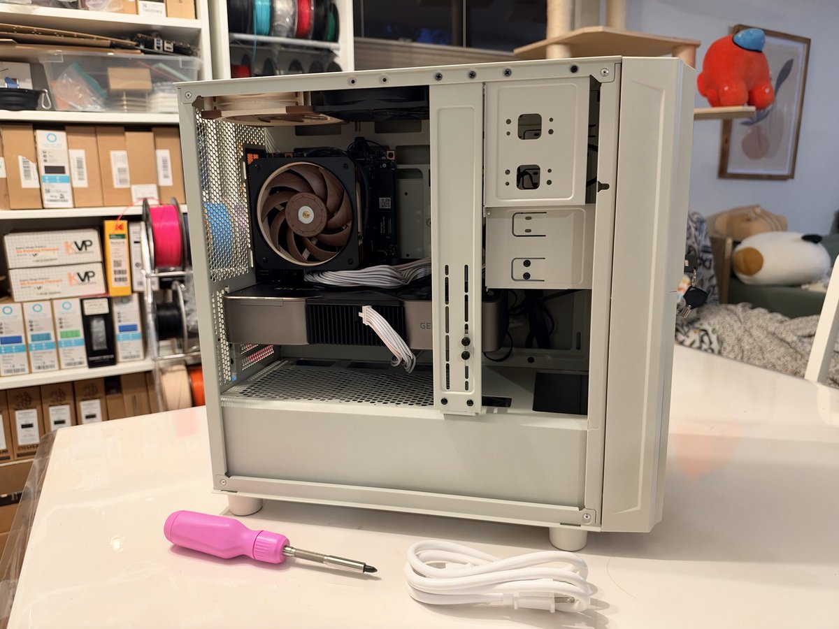 izzie_cao's tweet photo. My first personal computer build with over 200 gigabytes of random access memory! :D thanks #CentralComputers40 @centralcomputer https://t.co/ho0HV1vx82