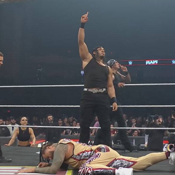 Lucien_wwe tweet picture