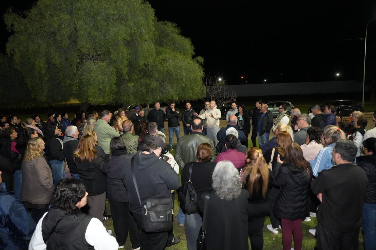 accastelloedu's tweet photo. Detrás de cada obra hay un vecino 

En el barrio Roque Sáenz Peña, cada cuadra pavimentada y cada luz LED nueva se traduce en algo simple: volver a casa por una calle más segura, sin barro y mejor iluminada. 

Son 15 cuadras que cambian el día a día de las familias del sector. 

Plan 500 Cuadras de pavimento: hacemos ciudad, barrio por barrio.