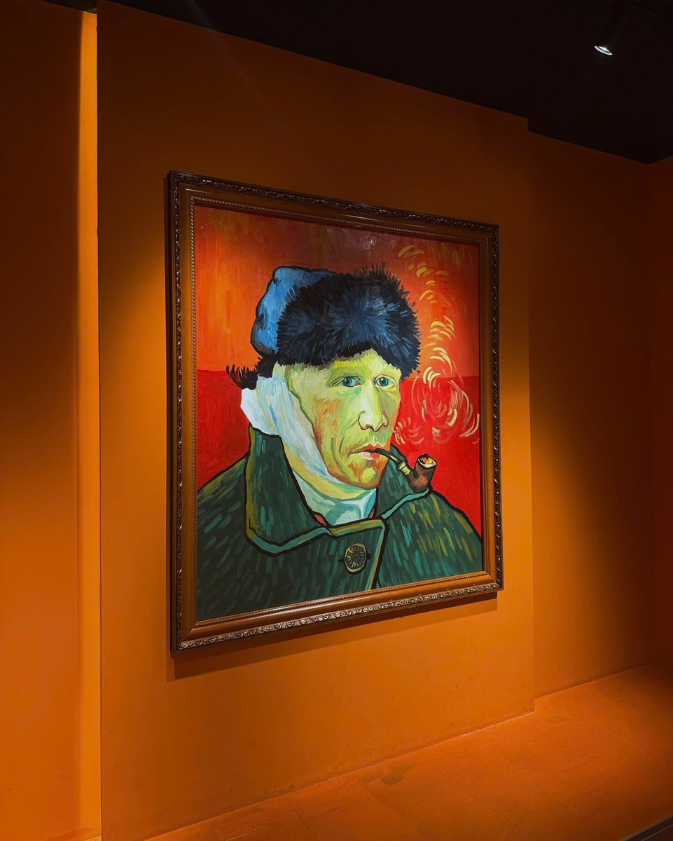StephGil_'s tweet photo. Sài Gòn có gì mà nơi khác không có? Ngoài Taka còn có triển lãm Metashow Van Gogh. Cách nhau khoảng 3 km, shopping xong đổi mood, bước vào không gian nghệ thuật là lịch trình quá đẹp. https://t.co/tvCv1nA7yJ