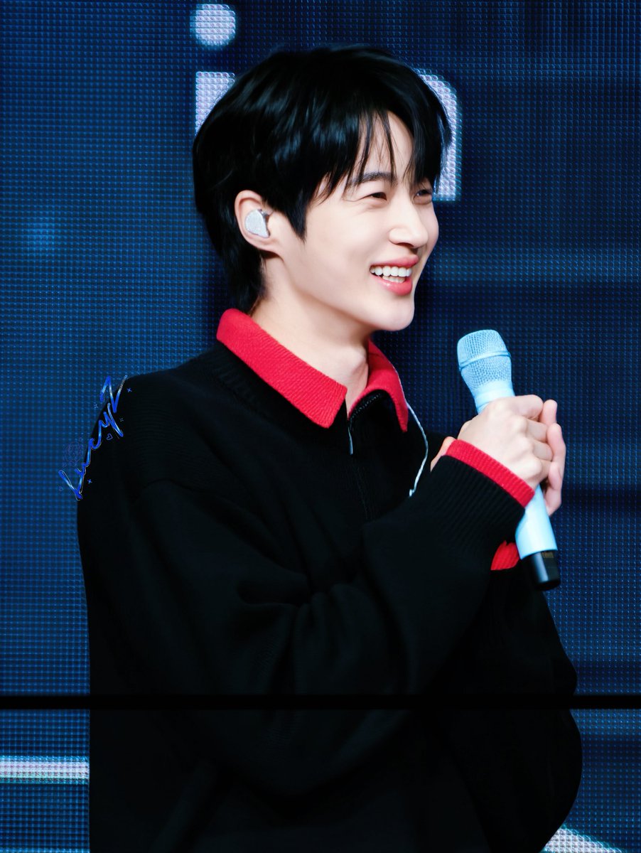 lucyZhangzf's tweet photo. 无论怎么看都是满分帅气的佑锡💙 어느 각도에서 봐도 변우석은 만점으로 잘생겼어요 #BYEONWOOSEOK_TOUR_in_MANILA 
#TheSecretLibrary_in_Manila
 #변우석 #บยอนอูซอก #byeonwooseok #BWS #邊佑錫 #边佑锡 #TTE #BWSmanila #Byeonwooseok https://t.co/XidR1ThqVe