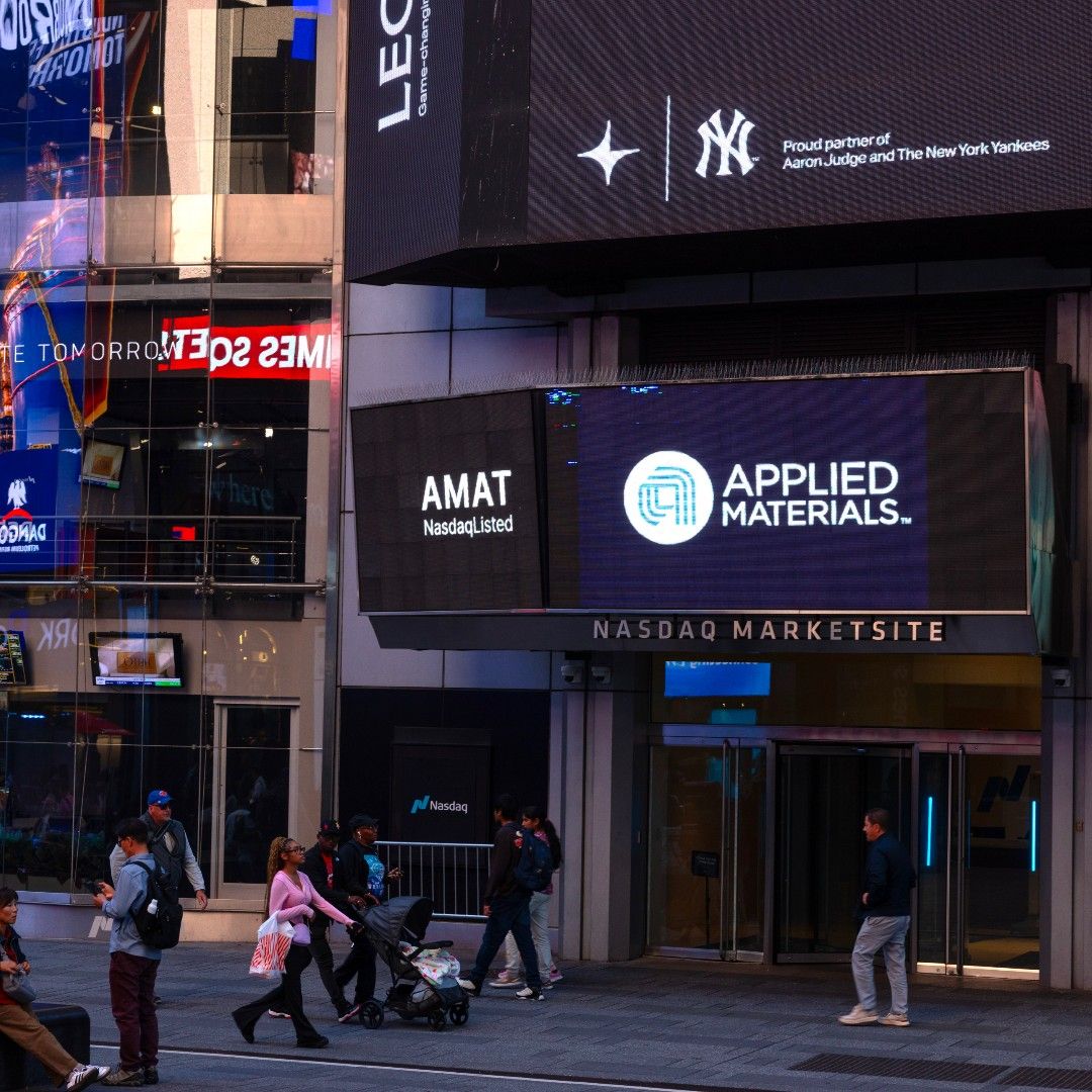 Applied4Tech's tweet photo. Today, Applied Materials was featured on the Nasdaq Tower in Times Square, showcasing our newly unveiled EPIC Center, a collaborative semiconductor process technology and manufacturing equipment R&D facility. 

Seeing Applied featured on the Nasdaq Tower is a powerful reminder of the impact materials engineering has on the technologies shaping our future. This moment reflects the dedication of our employees for their innovation and commitment to deliver material innovation every day.