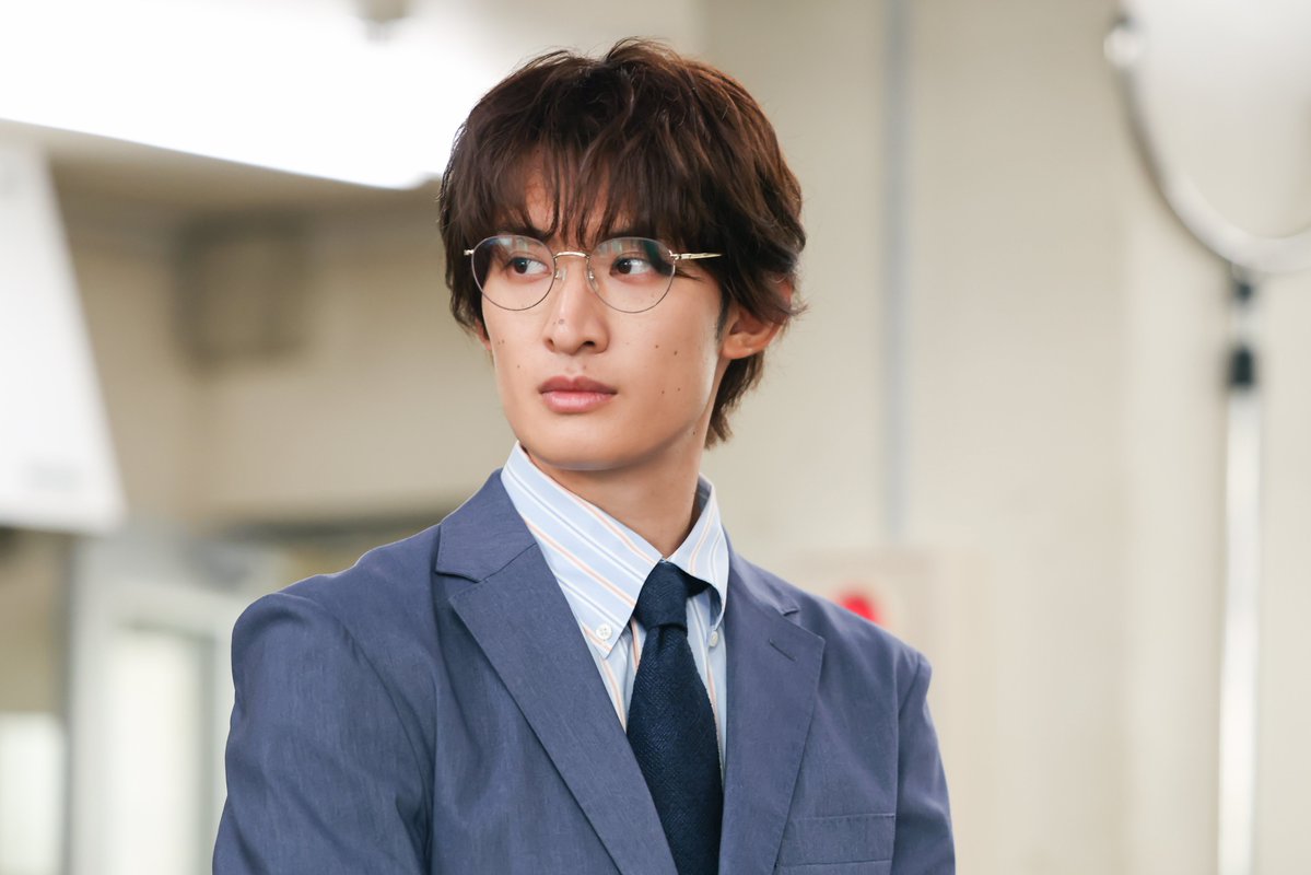 oricon's tweet photo. 向井康二の気くばりを上白石萌音が絶賛✨️
「これは愛されるな」初共演で感じた魅力
⠀
上白石から褒めまくられタジタジの向井
https://t.co/v5GpuyVpoq
⠀
上「向井さんを一言で的確に言い表せる」
向「勘弁してくださいよ」
上「“太陽にも月にもなれる人”。ちゃんと場や人のことを考えて、意識的に切り替えて…」
⠀
📺️今夜放送スタート
『いろはの恋は時代をかける』