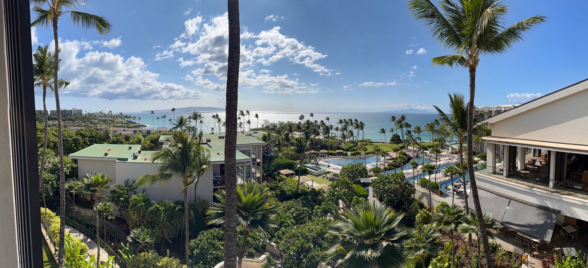 tcrawford's tweet photo. Current office view. Stunning location to work from.
#CIO #CX #CMO #NiCEAnalystSummit @NICELtd #Maui https://t.co/sAjr7w8wW2