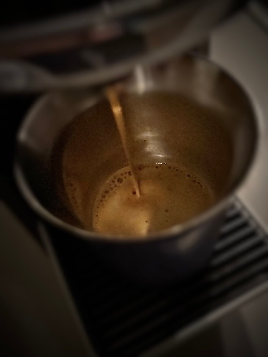 jonmac666's tweet photo. Guten Morgen…für den zweiten Arbeitstag der Woche läuft hier ein #Venezia #Kaffee von @Nespresso in die Tasse, lasst euch Zeit für euer Morgendliches Ritual 🤗☕️#whatelse #ShotOniPhone #iPhone17Pro #ACDsee https://t.co/1b3jmq56Cq