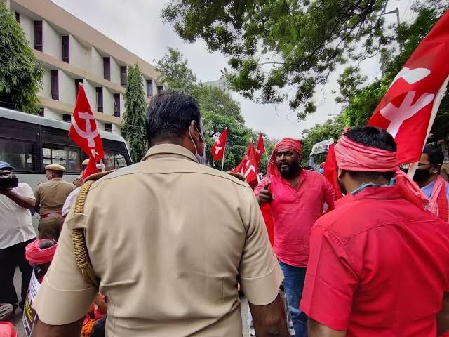 Kamalesh_K_Raj's tweet photo. நாங்கள் என்ன அமித்ஷா-வா கைதுக்கு பயந்து ஓட? - தோழர் கனகராஜ், மாநில செயற்குழு உறுப்பினர், CPI(M). https://t.co/TJbxer5SuR
