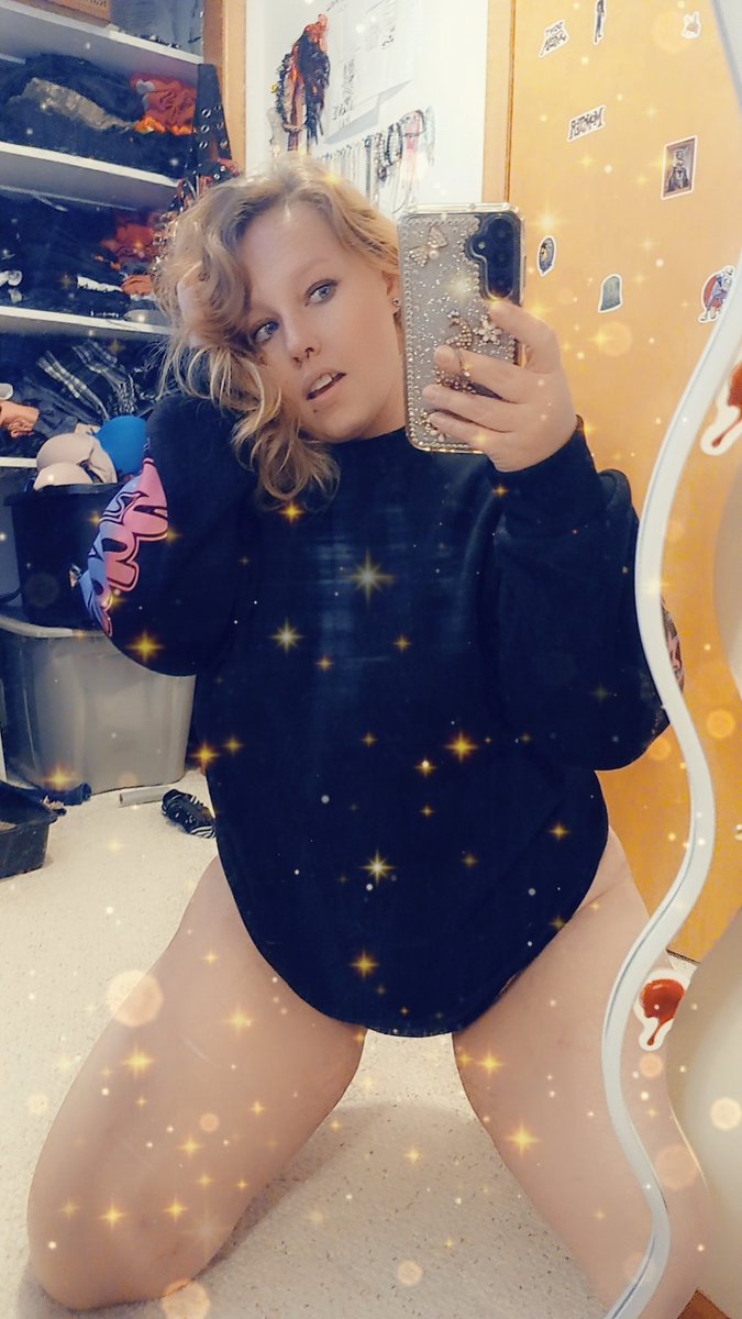 Sammybug31's tweet photo. Just being a girl! https://t.co/ppr77VbGnl