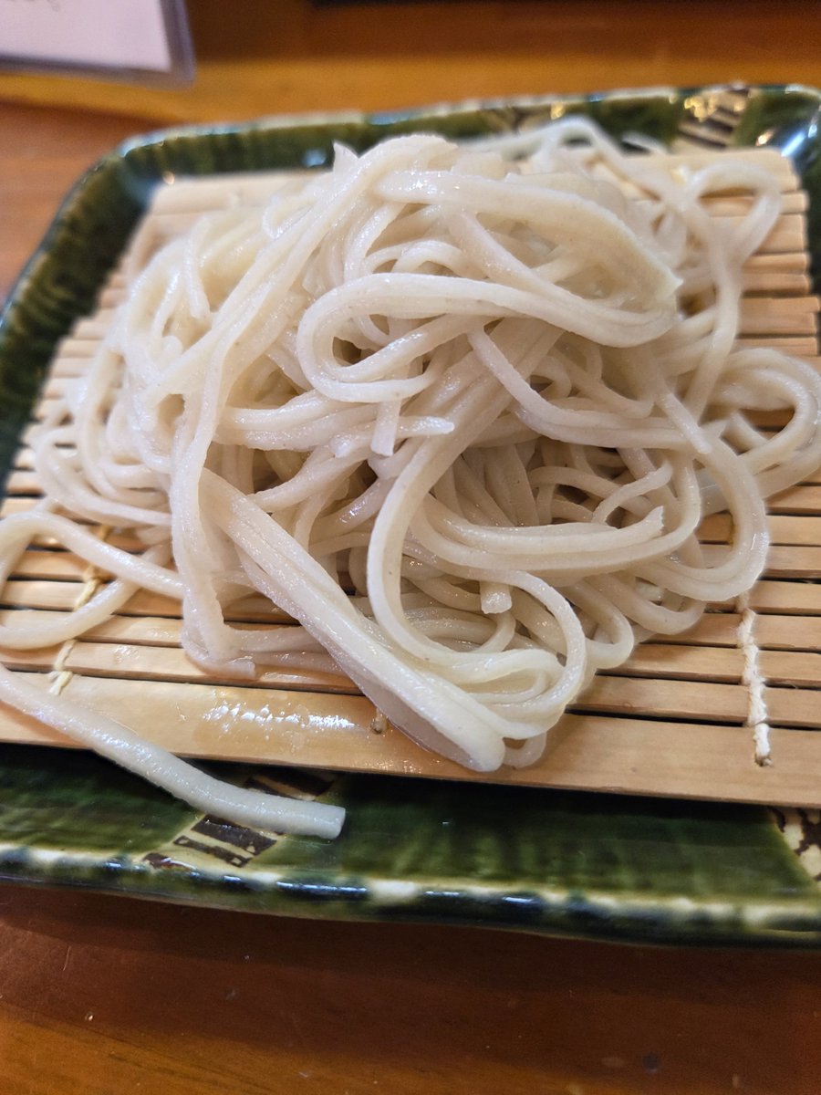 shaft1123's tweet photo. 大樹寺そばや
3色そば（一枚撮り忘れ）が同時じゃなくて順番に出てくる。茶そばがかなり美味く、他も上質。
ミニ天丼は並。 https://t.co/5Q0MRGGDYI