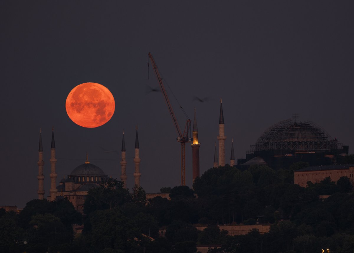 dudupitbull's tweet photo. 30 Haziran 2026, 05:30: Çilek Dolunayı gökyüzünü aydınlatacak. https://t.co/lDhq1OXcXO
