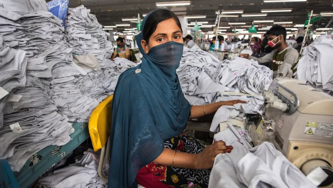 EquidemOrg's tweet photo. 🌡️ From garment factories to workers producing for global sporting events like the FIFA World Cup, we are seeing again and again how rising temperatures and extreme heat are putting workers' lives and livelihoods at risk.

As Equidem's research has shown, climate change deepens existing vulnerabilities, exacerbates exploitation and violence, and creates a vicious cycle in which workers with the least protection are often the most exposed to its consequences.

🤝 It is time to move beyond documenting these problems towards collective action and practical solutions developed in close consultation with workers, trade unions, communities, and other stakeholders on the ground.

Meaningful solutions do not always require enormous resources. Practical, low-cost interventions can make a real difference when workers and communities are genuinely involved in shaping them. But these efforts must also address the underlying conditions that make workers vulnerable in the first place, including restrictions on freedom of association and collective bargaining, and inadequate labour protections.

🌍 Without recognising the intersection of climate change, labour rights, and human rights, we risk addressing the symptoms while leaving the structures that perpetuate exploitation untouched.

📖 Read Equidem's research:

Climate Change in the World of Work: Violence at the Systemic Edge
https://t.co/lLvVygyJaJ
Playing with Lives: Heat Risk, Labour Rights and Accountability at the FIFA World Cup 2026
https://t.co/CmIBft0PIw

Read the latest article by Lucianne Tonti in Marie Claire, exploring how rising temperatures and extreme heat are affecting garment workers: https://t.co/gdQKkdvBkT