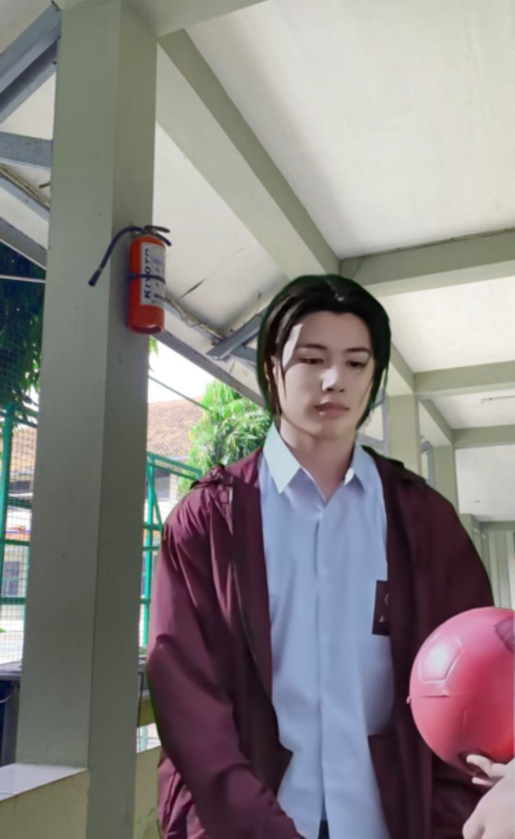 foreverlail's tweet photo. Louis nih ibarat anak blasteran holkay. Yang harusnya sekolah di international school tapi lebih pengen di sekolah negeri soalnya ada crushnya di situ eaak https://t.co/YjJG3lQxna