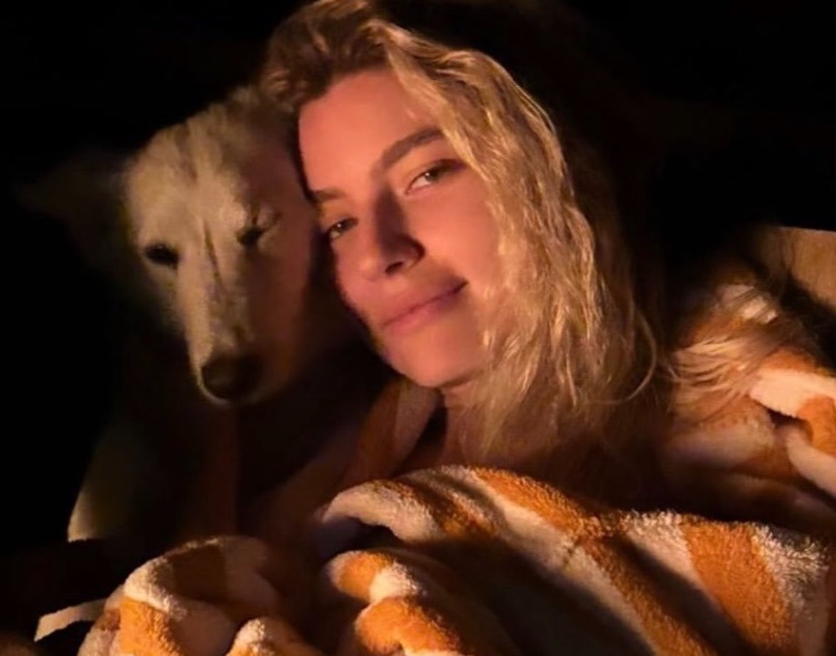 nexttobianca's tweet photo. a carinha e o cabelinho dela coisa mais linda do mundo https://t.co/PgGqFrdrVI