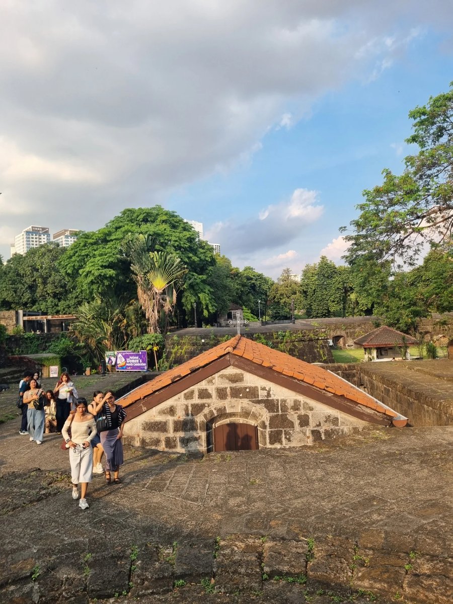 GARNETPorto's tweet photo. Intramuros, il cuore storico della città coloniale spagnola, circondato da mura del XVI secolo. https://t.co/269EthV7XX