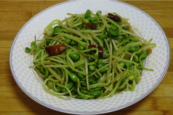 ClaireHaiszj's tweet photo. [加禾邓菜]の旬の素材を活かした家庭料理、今日は豆苗とチンゲン菜の炒め物に挑戦！シンプルだけど旨味がたまらない， https://t.co/1ptDmzwpG9